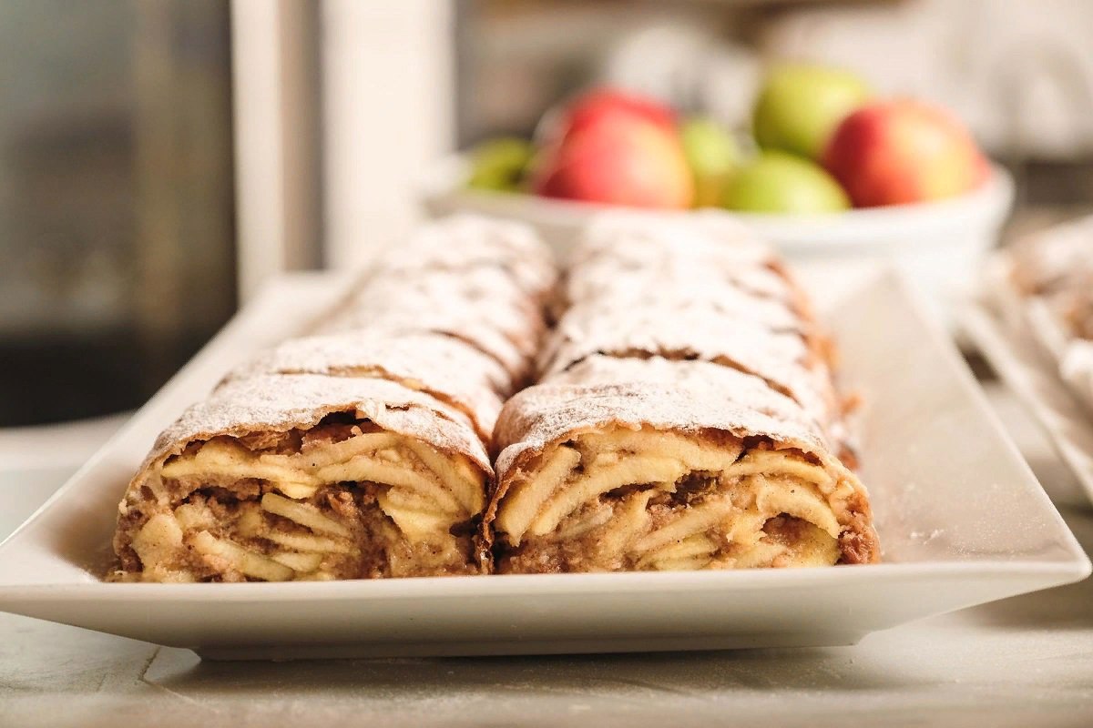 Rezept für Apfelstrulde mit Zimt und Walnüssen