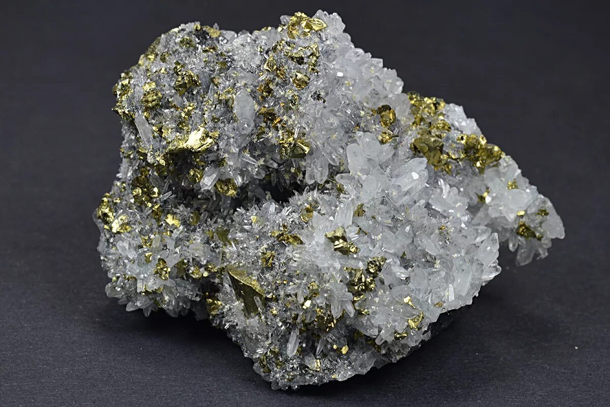 Geologen glauben nicht daran: Eine Studie zeigt, dass Erdbeben durch Quarz Goldnuggets bilden können