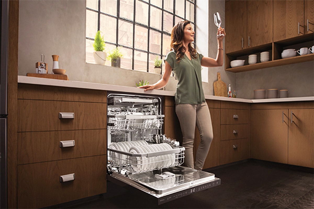 Wir alle machen diesen Fehler mit der Spülmaschine, aber eigentlich sollte man sie genau so benutzen.