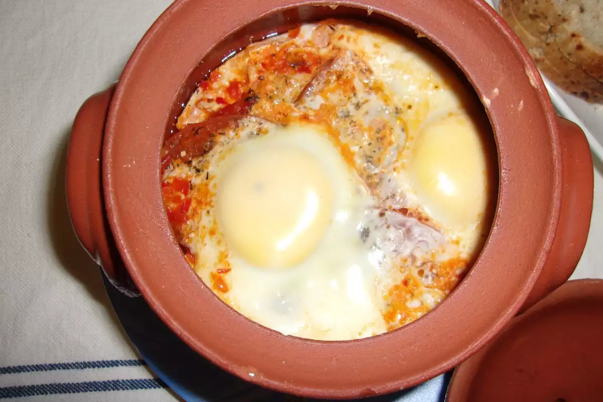 Gerichte in Tontöpfen